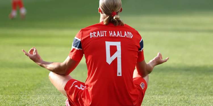 Noruega golea a Iraq y Haaland marca doblete en su debut mundialista