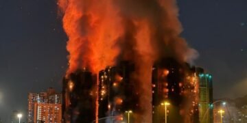 Acusan a siete personas y dos empresas por incendio que dejó 168 muertos en Hong Kong