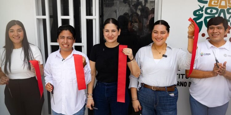 Inaugura Estefanía Mercado Oficina de Enlace de Juventud en Puerto Aventuras