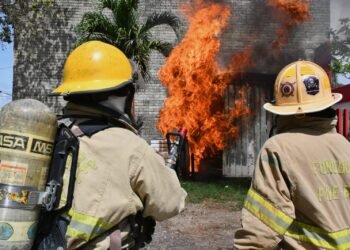 Capacitación de bomberos de Chetumal