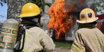 Capacitación de bomberos de Chetumal