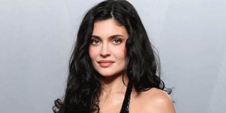Kylie Jenner enfrenta una tercera demanda: ex chef la acusa de perder a su bebé por condiciones laborales extremas