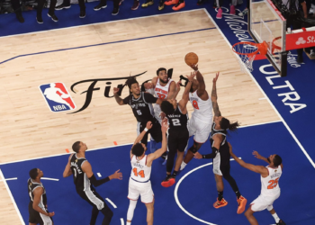 ¡Muy cerca del título! Knicks remontan 29 puntos y se llevan la victoria ante Spurs en Nueva York