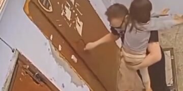 Menor es rescatada de un intento de privación de la libertad en Rusia gracias a la alerta de otro niño