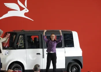 Usan el mismo cargador que los Tesla: Así es Olinia, el primer auto eléctrico hecho en México