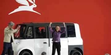 Usan el mismo cargador que los Tesla: Así es Olinia, el primer auto eléctrico hecho en México