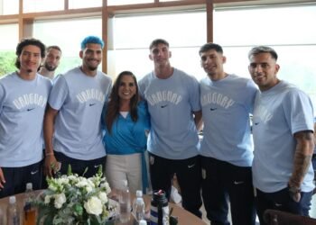 Mara Lezama da la bienvenida a la selección de Uruguay en su campamento mundialista en la Riviera Maya