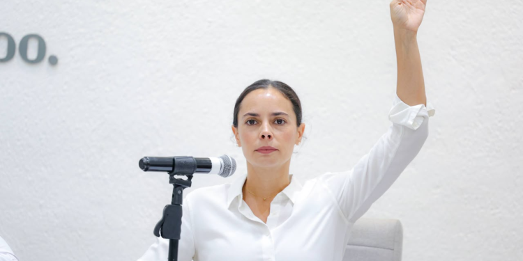 “SEGUIRÉ TRABAJANDO CON AMOR Y RESPONSABILIDAD PARA EL PUEBLO”: ANA PATY PERALTA