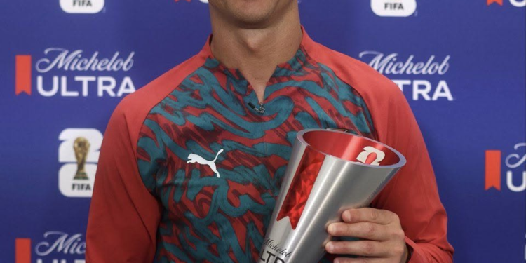 Cristiano Ronaldo lleva de la mano a Portugal ante Uzbekistán