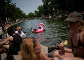 Francia registra 40 muertes por ahogamiento durante ola de calor histórica