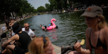 Francia registra 40 muertes por ahogamiento durante ola de calor histórica