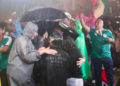 Ni el diluvio frena la pasión en CDMX: sigue fiesta por Mundial 2026 en avenida Juárez