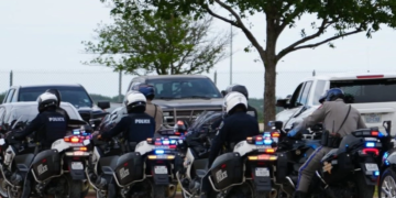 Tiroteo en Texas dejó un muerto y 10 heridos; el agresor se atrincheró en un edificio