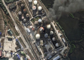 Drones ucranios impactaron dos refinerías rusas durante la madrugada