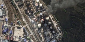 Drones ucranios impactaron dos refinerías rusas durante la madrugada