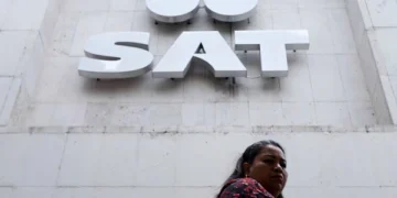 Déficit fiscal resulta menor al previsto por contención del gasto
