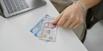 ¿Más sueldo o prestaciones? La cuenta que debes hacer para saber si tus ingresos alcanzan Trabajar por honorarios o como asalariado depende tanto de cálculos económicos como de certidumbre: ¿qué opción da más ingresos y tranquilidad?
