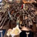 Embajador Johnson anuncia confiscación de 138 armas que pretendían llegar a México desde EU