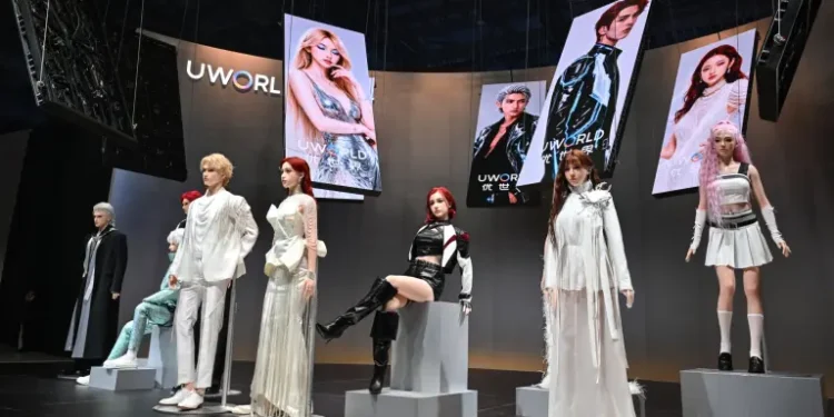 ¿Cansado de estar solo? Un robot chino le tiende la mano