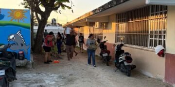 DIRECTOR DE ESCUELA PRIMARIA CONDICIONA EL USO DEL AIRE ACONDICIONADO