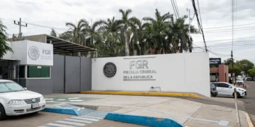 Óscar Langlet González fue removido por presuntamente rechazar archivar una indagatoria, lo que habría derivado en su salida de la FGR