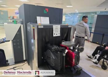 Decomisan 12 kilos de estupefacientes ocultos en una silla de ruedas en el Aeropuerto de Cancún