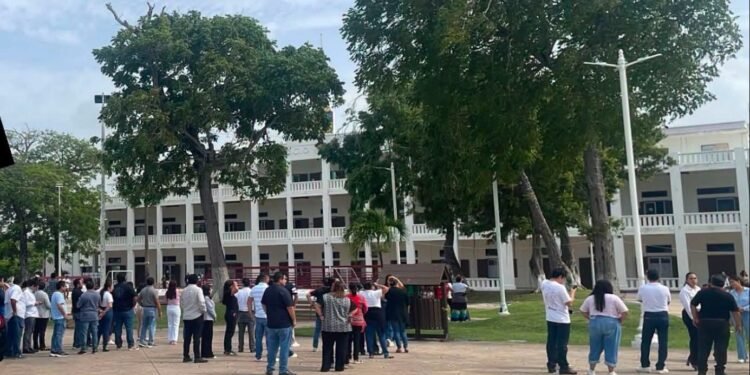 Evacúan Palacio de Gobierno de Chetumal por temblor