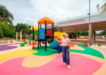 Mary Hernández entrega un parque más