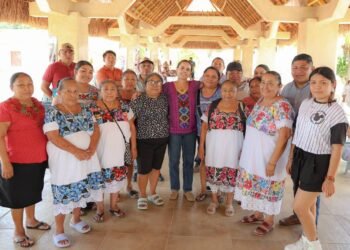 Ana Paty Peralta visitó Tihosuco y Felipe Carrillo Puerto