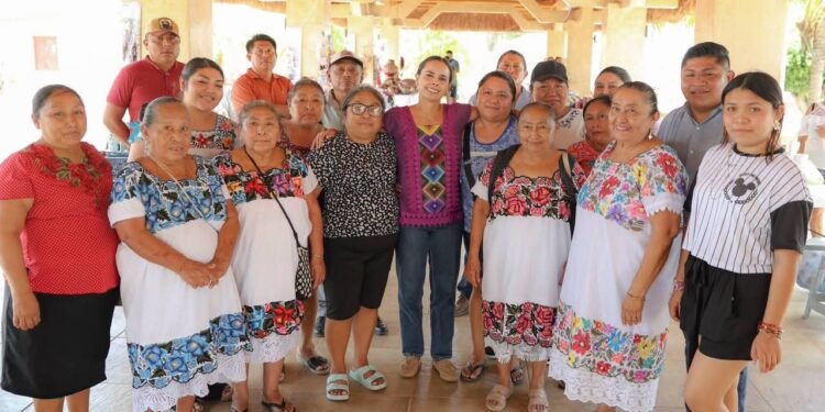 Ana Paty Peralta visitó Tihosuco y Felipe Carrillo Puerto