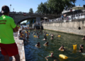 París reabre el Sena para bañistas por ola de calor en Europa