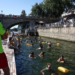 París reabre el Sena para bañistas por ola de calor en Europa