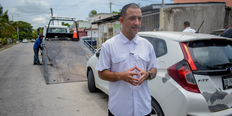 PABLO GUTIÉRREZ ATIENDE REPORTE CIUDADANO Y SE RECUPERA VIALIDAD EN LA SM. 102 DE CANCÚN