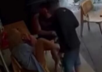 Delincuente asalta a turistas en negocio de Aldea Zama