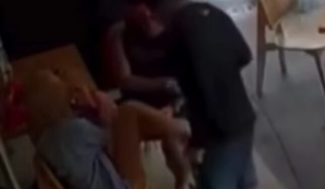 Delincuente asalta a turistas en negocio de Aldea Zama