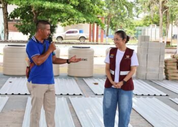 Entrega Yensunni Martínez apoyos directos a familias de Pucté