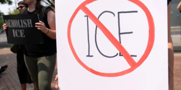 Juez bloquea de forma temporal la fusión de Paramount y Warner Bros. Discovery