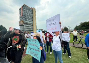 Protesta de aspirantes de la UNAM por irregularidades en el examen de admisión
