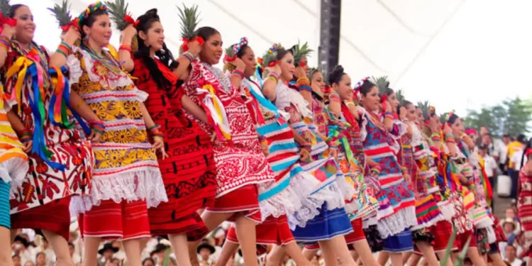 La Guelaguetza se queda una semana más en Chetumal