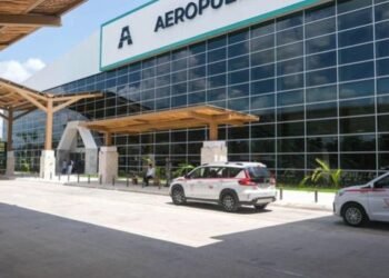 Arriban al aeropuerto de Tulum 600 repatriados desde EE. UU. cada semana