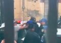 Arrestan a ciudadano por tapar bache en la CDMX