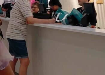 Piden descuento para influencers en tienda.