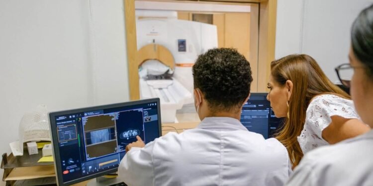 Amplía Mara Lezama los servicios contra el cáncer
