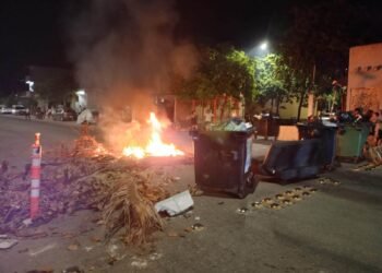 BLOQUEAN AVENIDA POR TRES DÍAS SIN ENERGÍA ELÉCTRICA