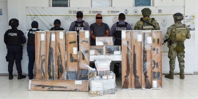 Aseguran drogas y armas de fuego durante cateos en Chetumal, Bacalar, Cancún y Puerto Morelos