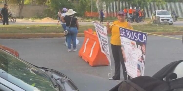 Bloquean av. Insurgentes de Chetumal