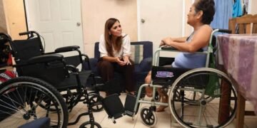 VERO LEZAMA ENTREGA SILLA DE RUEDAS