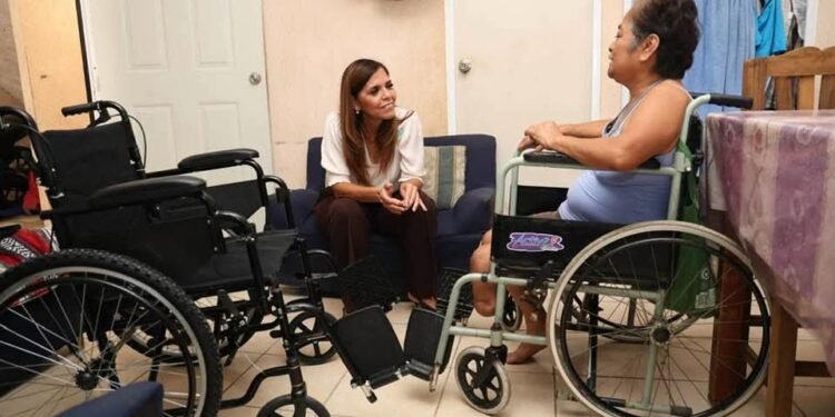 VERO LEZAMA ENTREGA SILLA DE RUEDAS