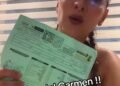 Mujer indignada porque la multaron