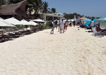 las playas son públicas y el libre acceso a ellas está plenamente garantizado en Playa del Carmen